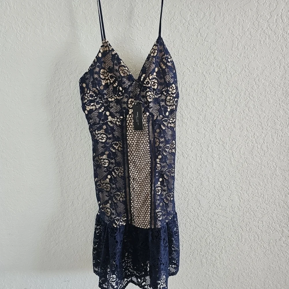 NEW Romeo+Juliet Navy Blue Lace Dress Medium Blue - Picture 3 of 16